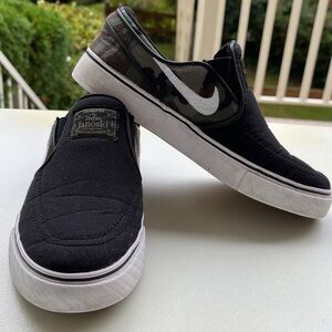 Nike SB Stefan Janoski Slip-On Skateboard Shoes, size 4